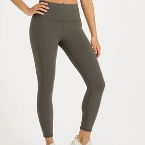 Vuori studio pocket leggings